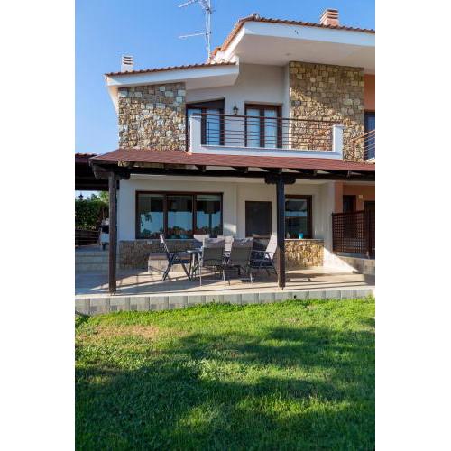 Villa Kristin 2 - Great Location, Sea Views, BBQ