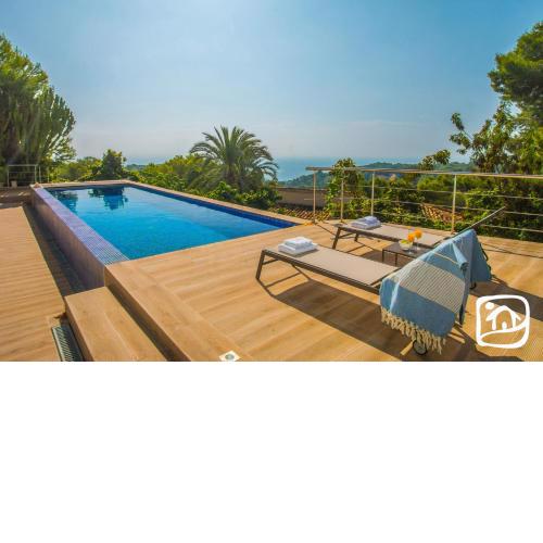 Villa La Casa Blanca by Abahana Villas