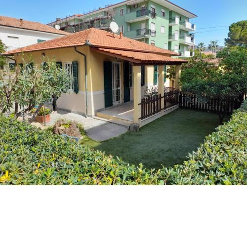 Villa la Casetta con giardino a 30 m dal mare