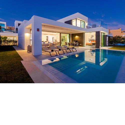 Villa La Luna 4 bed luxury villa with sea views
