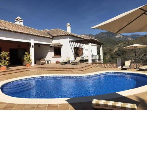 Villa La Parra - Two entrances and separate private pools perfect for families