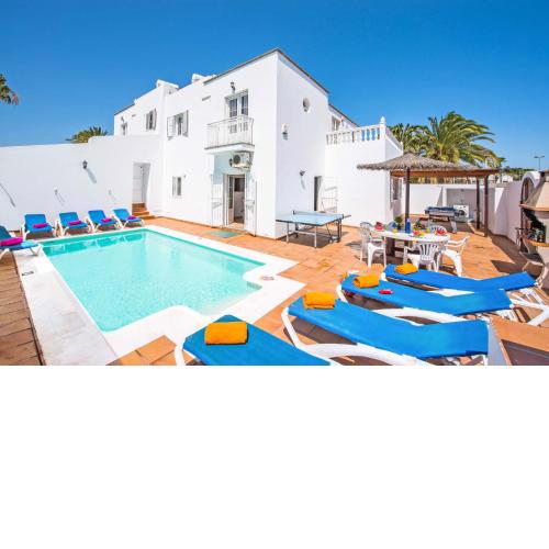 Villa Laurona by Villa Plus