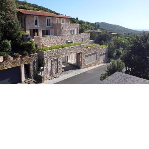 VILLA LE MANDRIE 7&2, Emma Villas