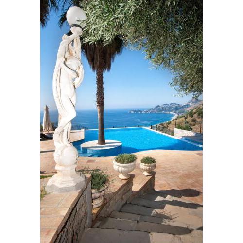 Villa Le Suites Sul Golfo Di Taormina,con piscina infinity a strapiombo sul mare
