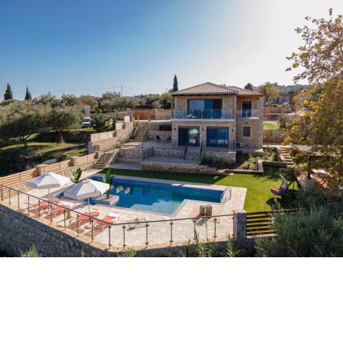 VILLA LICAJ