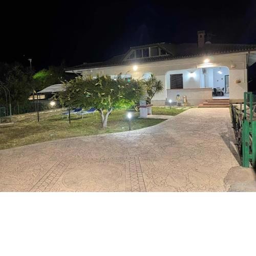 Villa Lidia , TV SKY , Barbecue , parcheggio privato, giardino ad uso esclusivo