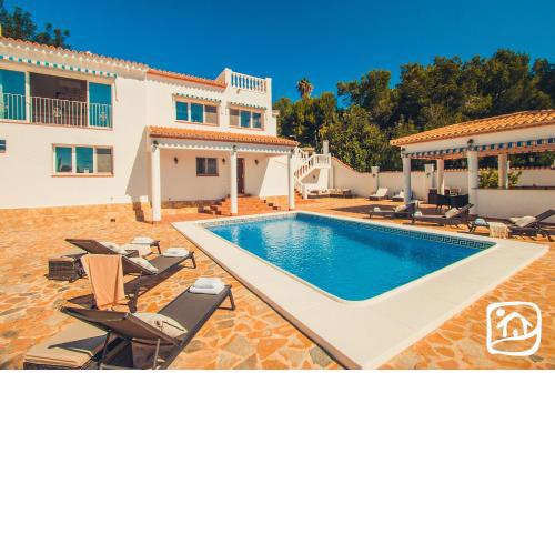 Villa Limon by Abahana Villas