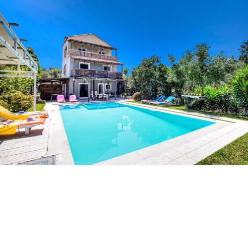 Villa Liostasi by Villa Plus