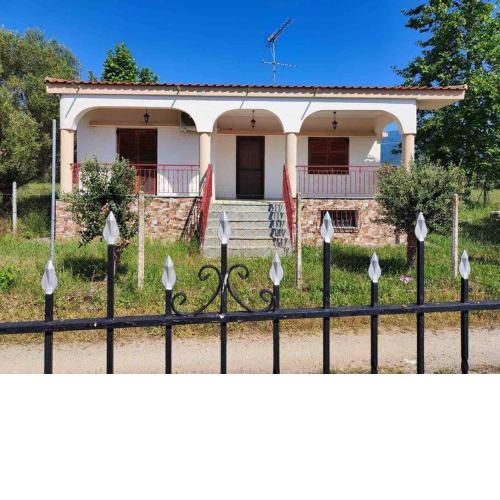 Villa Litsa! Quiet place, beautiful garden, near beach!