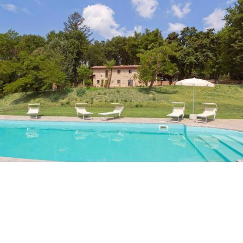 VILLA LIZ Tuscany, private pool, hot tub, property fenced, pets allowed