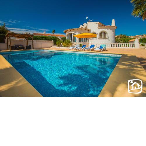 Villa Lola by Abahana Villas