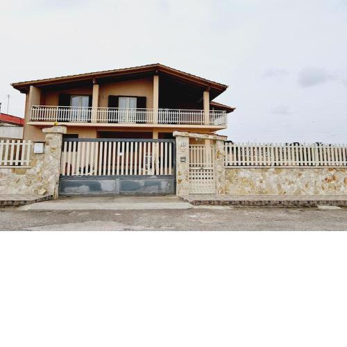 Villa Lomartire, Sava, near the sea