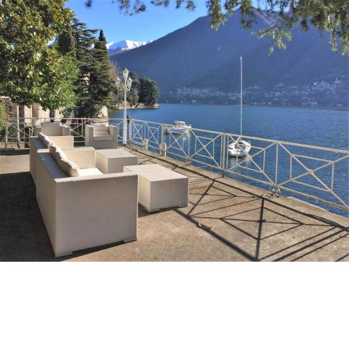 Villa Lucia Laglio with private dock