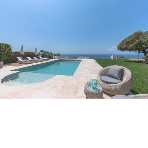 Villa Luna, exclusiva villa con vistas y acceso privado al mar en zona residencial