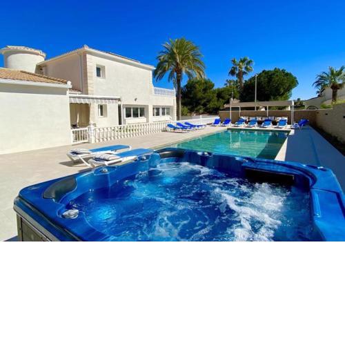 VILLA LUXUEUSE A 3 MIN. A PIED DE LA PLAGE