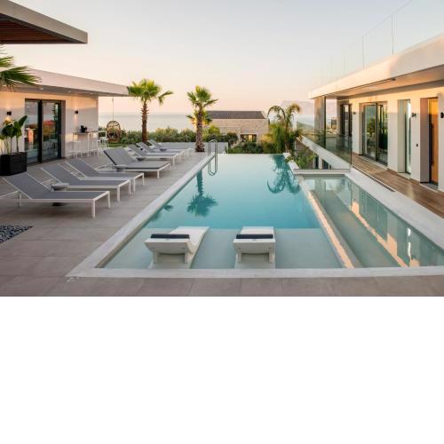 Villa Lydia I Superb views, two pools, next to the city