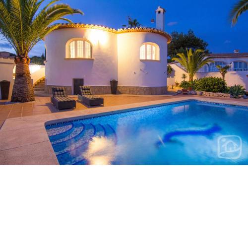 Villa Mackay by Abahana Villas