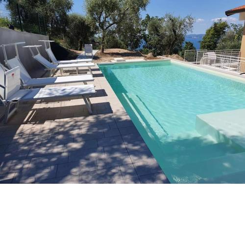 Villa Malù - APT Amalia - Piscina e vista lago