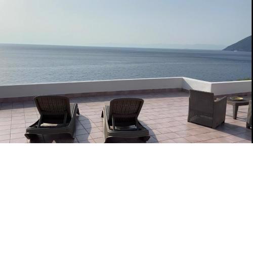 Villa mare - Suspended over the sea