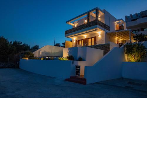 Villa Marelia - Seafront villa with infinity pool