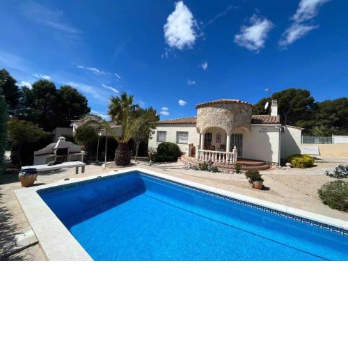 Villa Margarita con piscina cerca de la playa