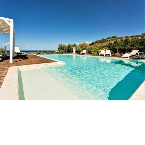 Villa Maria una finestra sul mare con piscina