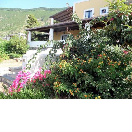 Villa Mariangela, splendida Villa Panoramica al centro di Malfa