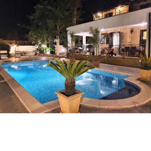 VILLA MARIANNA CON PISCINA PRIVATA ampi spazi esterni e WIFI FREE