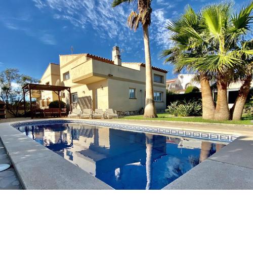 Villa Martina 4 bedroom villa with air conditioning & private swimming pool ideal for families