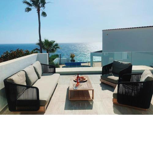 Villa Mateo in the first line of the ocean