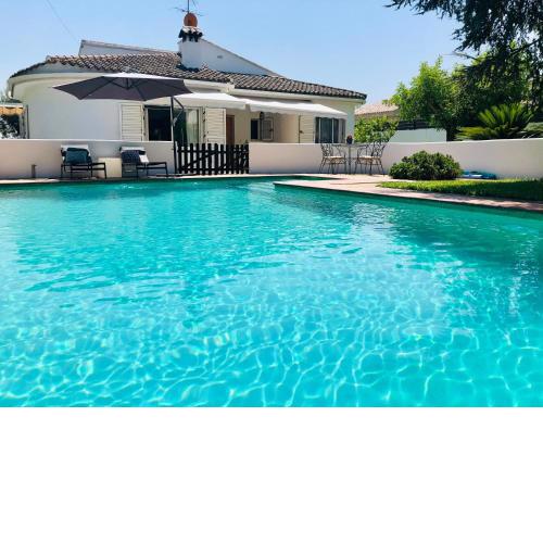 Villa mediterránea con piscina privada