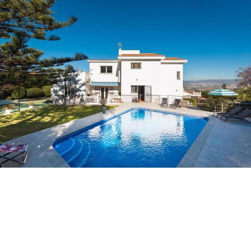 Villa Mediterranea with Private Pool, Andalusian style home
