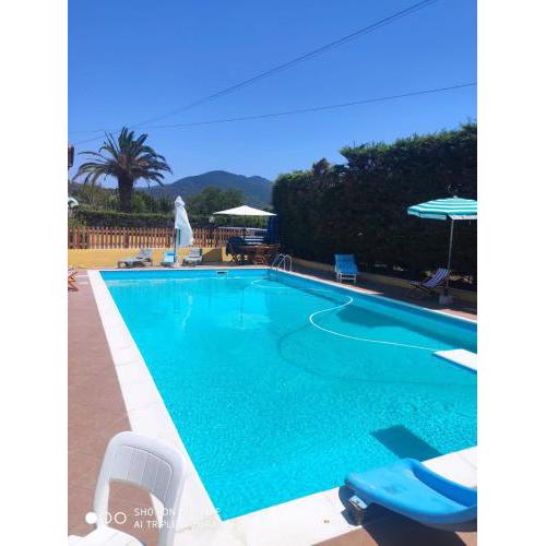Villa Mimosa con Piscina - Goelba