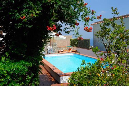 Villa Miramare, piscina e parcheggio a Conca dei Marini