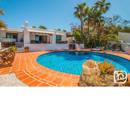 Villa Mistral by Abahana Villas