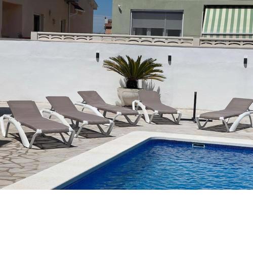 Villa mit Pool - Strandnah - Platz für Großfamilie