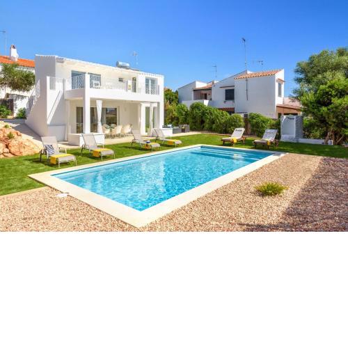 Villa Molly 16 by Villa Plus