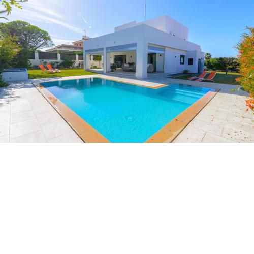 Villa Mónaco Conil de la Frontera by Ruralidays