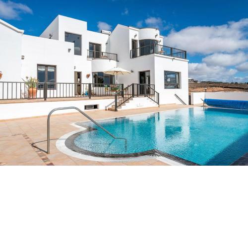 Villa Montaña Lanzarote - Large Private Pool - Sleeps 10