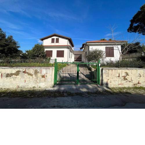 Villa Multifamiliare a 300mt dal Mare