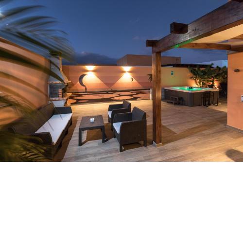 Villa near the beach with private parking and jacuzzi