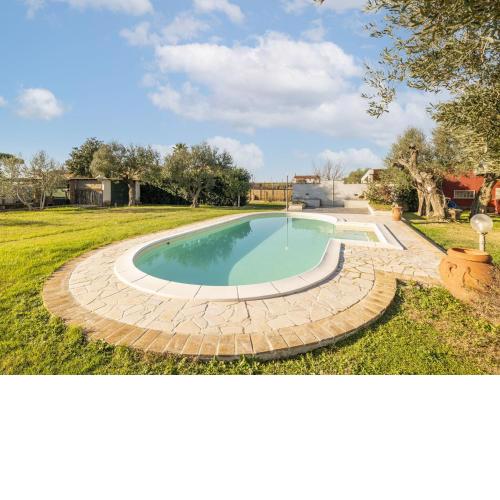 Villa near the sea with private pool