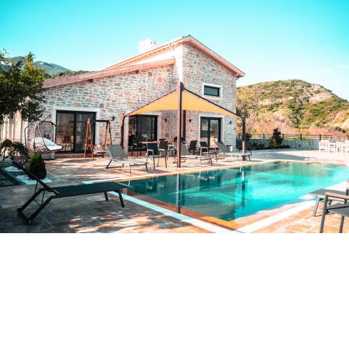 Villa Neveda mit Tennis und Basketballplatz