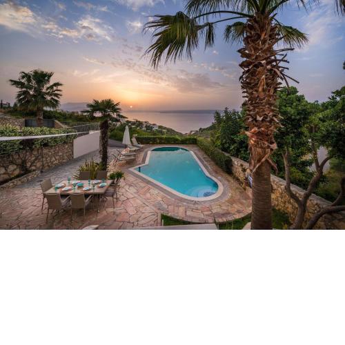 Villa Nicolas Plaka With Sea View