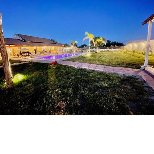 Villa Nunzia con piscina, sauna e idromassaggio.