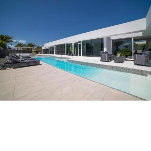 Villa Odyssey with private heated pool in Playa Blanca