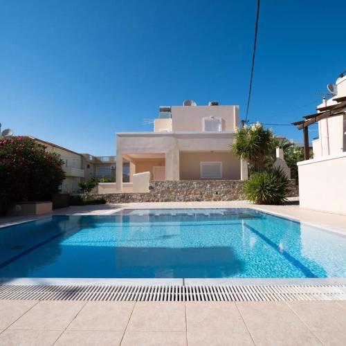 Villa Olive by the Sea-walk distance beach & pools