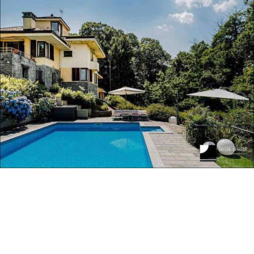 Villa Olivia con piscina e sauna a pochi minuti da Arona