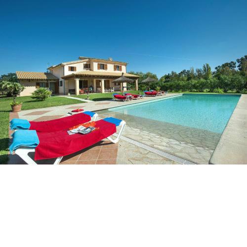 Villa Pallicer by Villa Plus