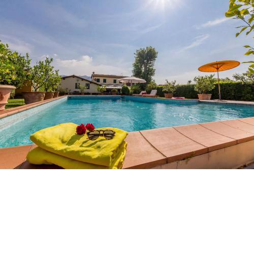 Villa Pallina with Pool - Happy Rentals